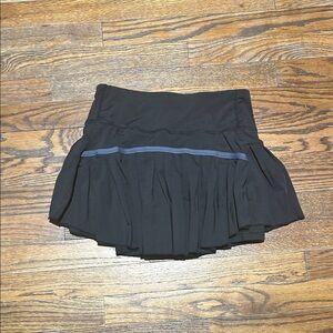 Goldhinge - type
Black Pleated Women's Skort bought as Gold
Hinge)